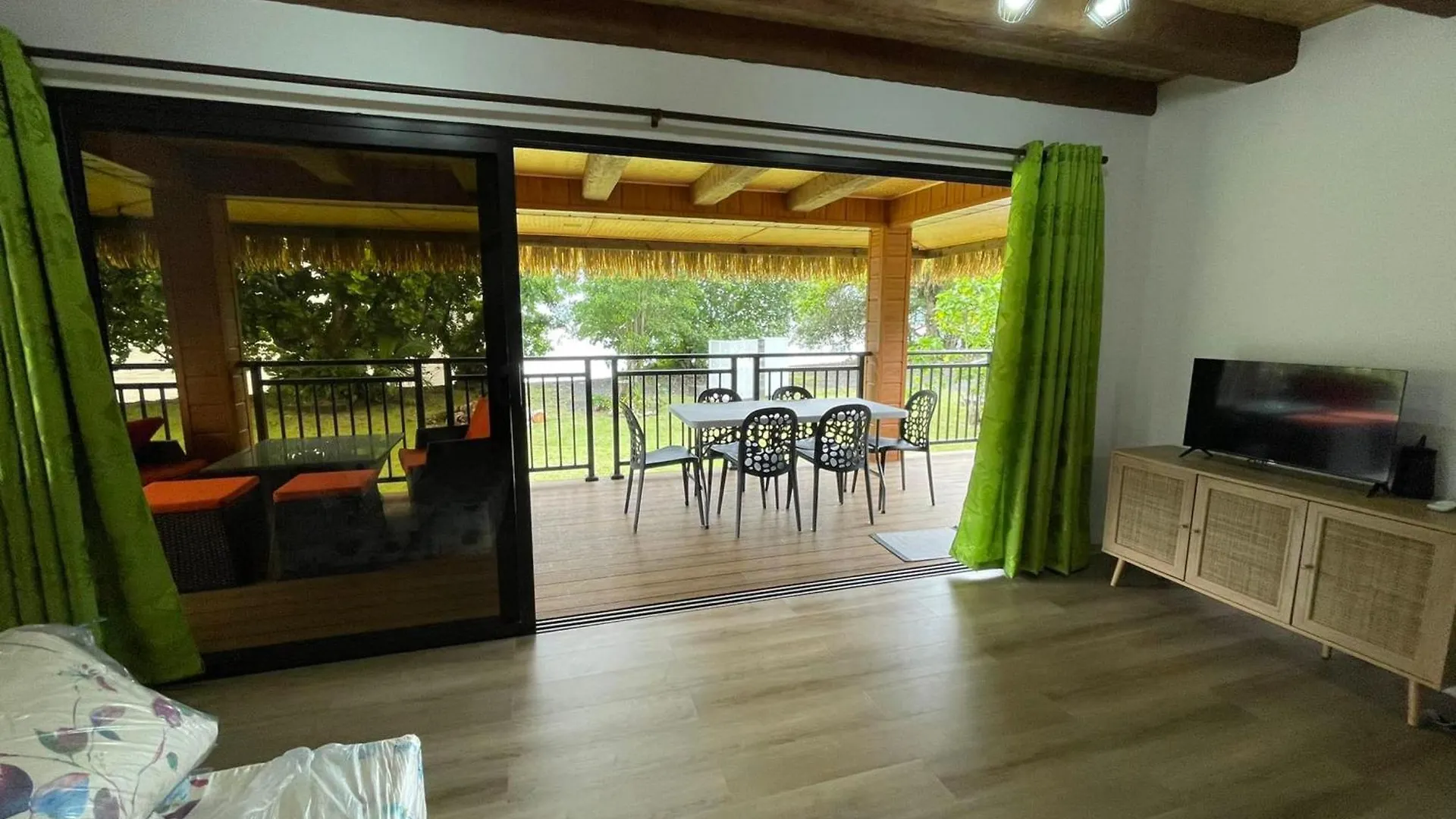 בית נופש הוילה Bungalow Fare Miti Vairao